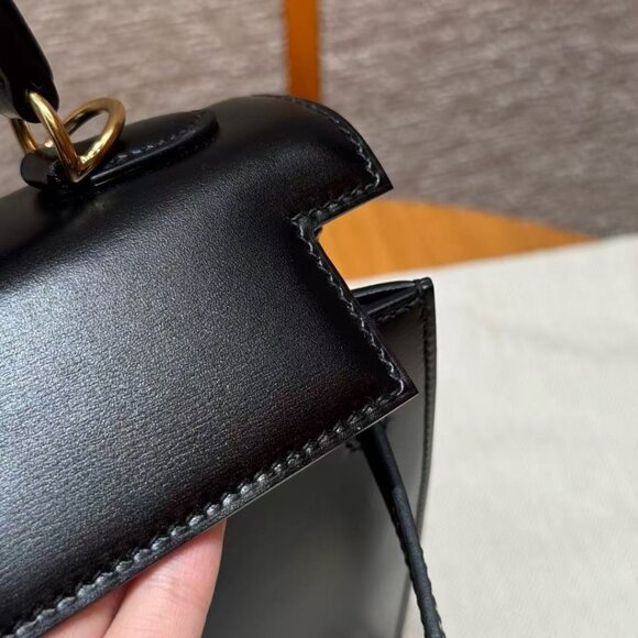 Classic Hermes Bag: A Stylish and Versatile Choice for Elegance - Picture 10 of 12